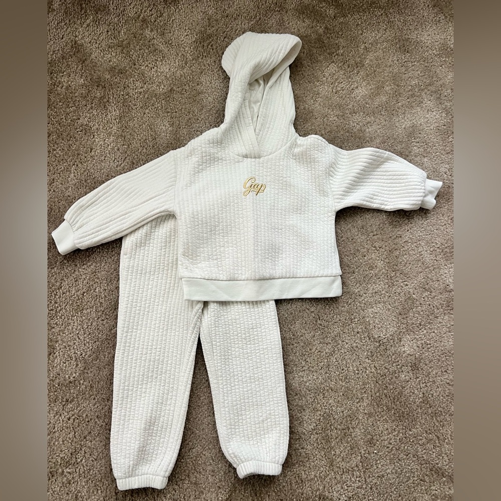Gap Toddler Girl Cream jogging suit 2-piece
